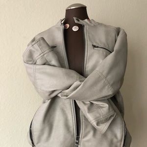 Cool grey leather jacket❄️